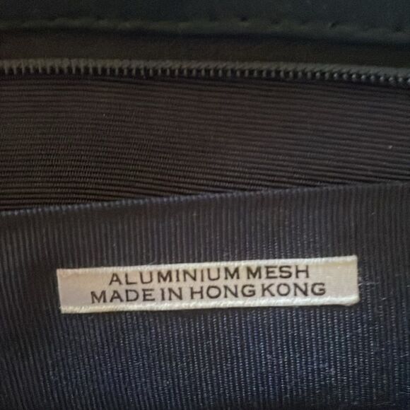 Vintage Aluminum mesh shoulder bag or clutch made in Hong Kong 10” x 6” zipper - Picture 7 of 14